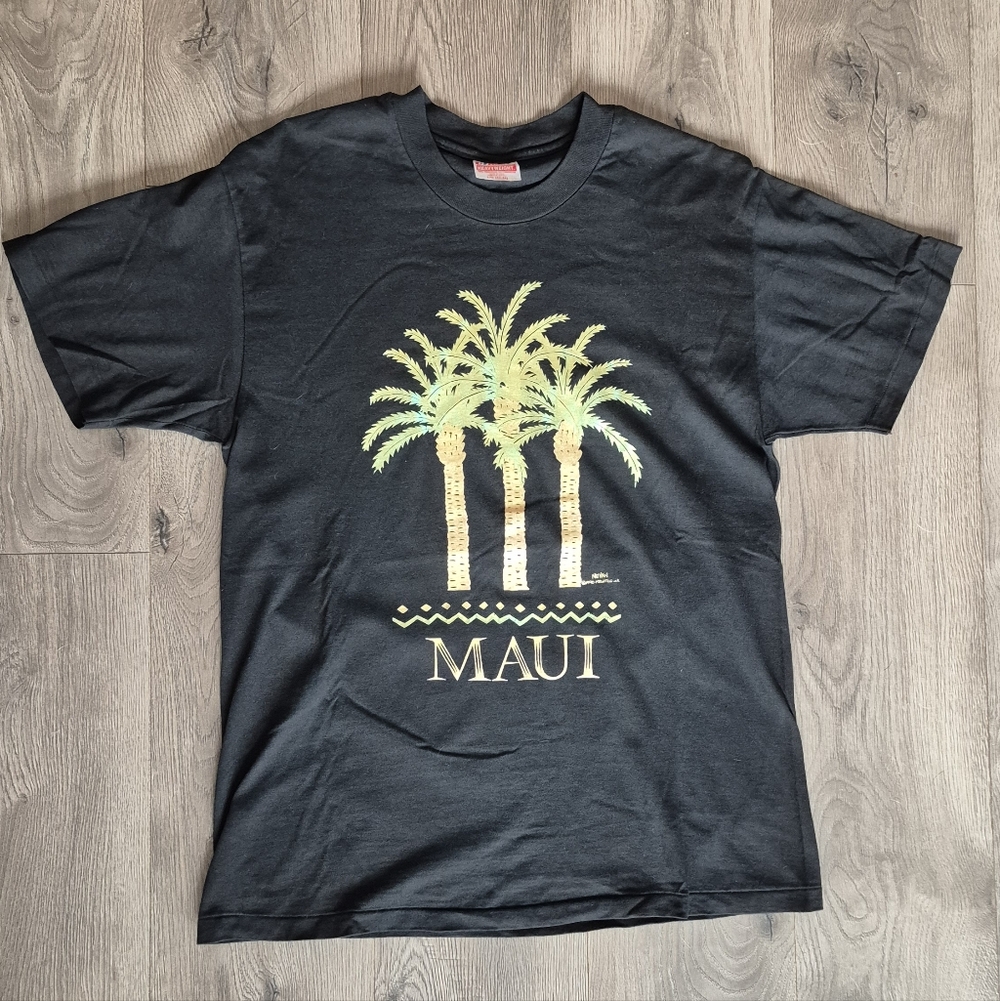 Vintage 1990 Tshirt With Maui Graphic